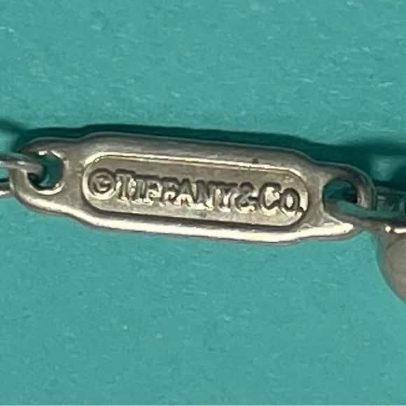 Tiffany & Co. mini double heart necklace in silver - Picture 8 of 9